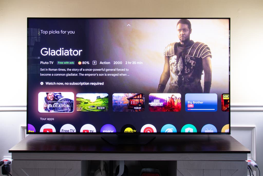 Η πλατφόρμα Google TV της U8N στην οθόνη.