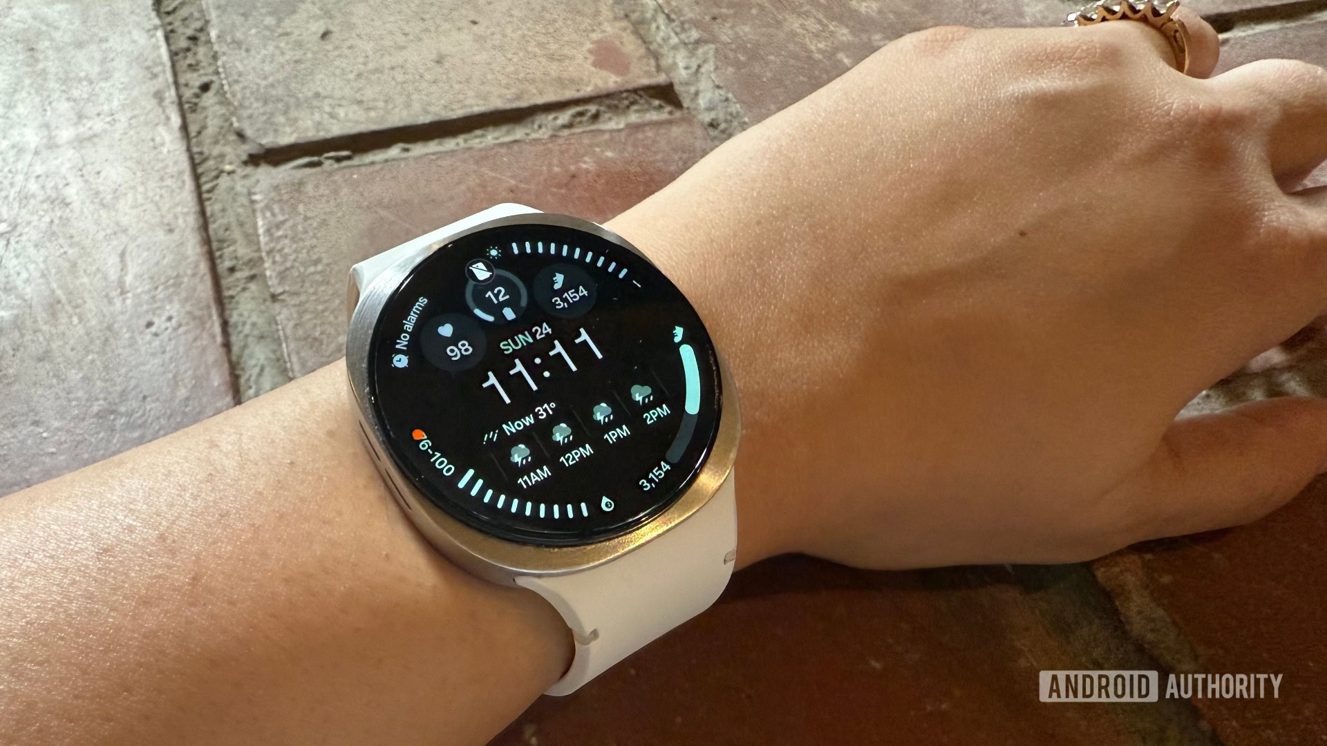 Samsung Galaxy Watch 8 στον καρπό Samsung Galaxy Watch 8 στον καρπό